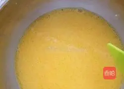 Illustration of how to make the 4-egg version of the eight-inch chiffon cake 3