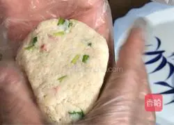 Illustration of how to make leaf bean dregs cake 10