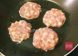 Illustration of how to make pork and potato pancakes 7
