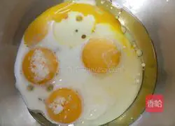 Illustration of how to make matcha cake roll 3