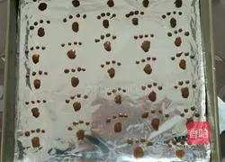 Illustration of how to make cute claw cake rolls 11