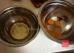 Illustration of how to make orange jam cake roll 2