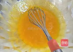 Illustration of how to make cream raisin cake roll 2