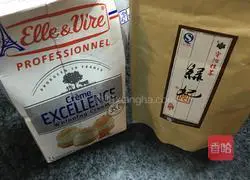 Illustration of how to make matcha trunk cake roll 16