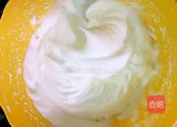 Illustration of how to make eight-inch chiffon cake 7