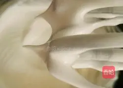 Illustration of how to make raisin cake rolls 9