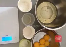 Illustration of how to make chiffon cake 1