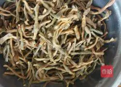 Stir-fried dried beans Illustration of how to make chicken noodle pancake 2