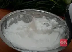 Illustration of how to make 8-inch chiffon cake 6