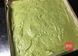 Illustration of how to make matcha trunk cake roll 13