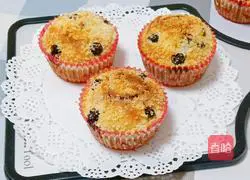 Blueberry Crispy Muffin Cake Recipe Illustration 16