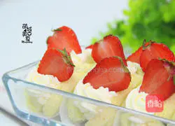 Illustration of how to make the popular Korean strawberry cake roll 9