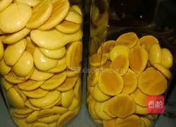 Illustration of how to melt egg yolk into beans 7