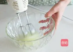 Chocolate Strawberry Cake Roll Recipe Illustration 5