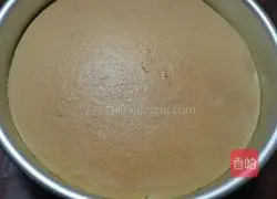 Illustration of how to make two-color chiffon honey bean cake 17