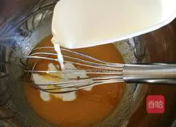 Illustration of how to make orange jam cake roll 5