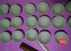 Illustration of how to make homemade egg tart crust 8