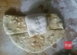 Illustration of how to make scallion pancakes 7