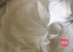 Illustration of how to make meat floss cake rolls 8