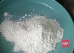 Illustration of making glutinous rice and coconut cake 1