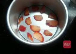 Strawberry Sponge Cake Recipe Illustration 3