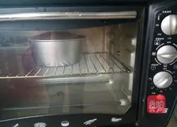 Illustration of how to make six-inch cocoa chiffon cake 9