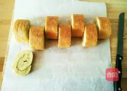 Illustration of how to make sweet orange small four rolls 19