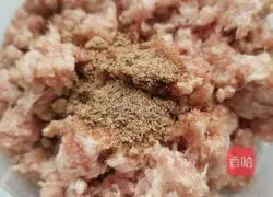 Illustration of how to make fresh meat cakes 2