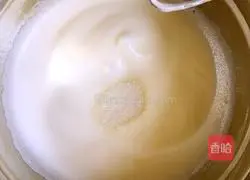 Illustration of how to make meat floss cake rolls 9