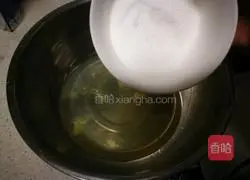 Illustration of how to make giraffe cake roll 7