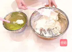 Illustration of how to make yam rolls with green juice 7