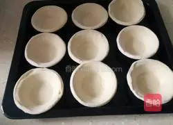 Illustration of how to make microwave egg tarts 1