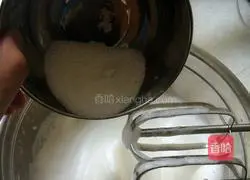 Illustration of how to make orange jam cake roll 10