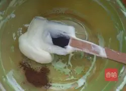 Cow pattern cake roll.Illustration of how to make it 11