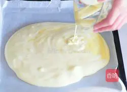 Chocolate Strawberry Cake Roll Recipe Illustration 6