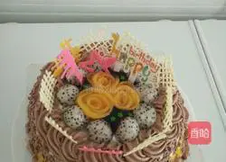 Illustration of how to make fruit cake with chocolate cream frosting 8