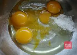 Strawberry Cake Roll Recipe Illustration 2