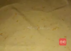 Illustration of how to make eight-inch pumpkin chiffon cake 9