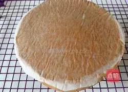 Illustration of how to make six-inch sponge cake 14