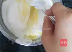 Illustration of how to make eight-inch chiffon cake 9