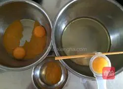 Illustration of how to make 8-inch chiffon cake 2