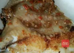 Illustration of how to grill fish in an electric pan 5