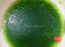 Spinach juice chiffon cake recipe 3