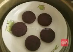 Illustration of how to make steamed purple potato cakes 8