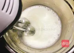 Illustration of how to make matcha trunk cake roll 4