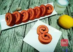 Illustration of how to make red yeast powder jam cake roll 15