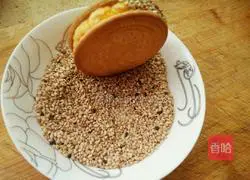 Illustration of how to make money pumpkin cake 4