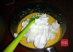 Illustration of how to make chiffon cake 6