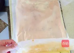 Illustration of how to make cream raisin cake roll 6