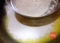 Illustration of how to make eight-inch chiffon cake 4